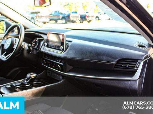 Used 2024 Nissan Rogue S FWD image 23