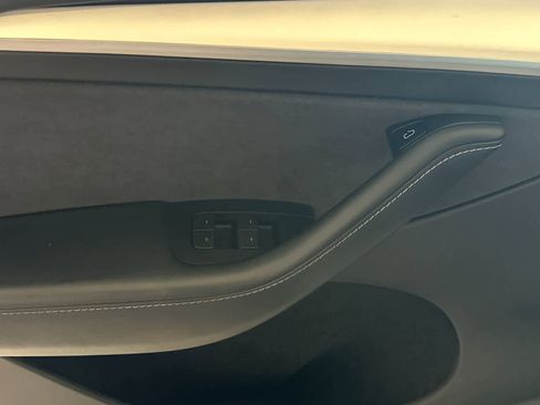 Used 2023 Tesla Model Y Long Range AWD/4WD image 13