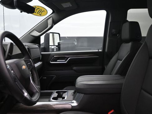 Used 2025 Chevrolet Silverado 2500 LTZ w/ LTZ Premium Package image 28
