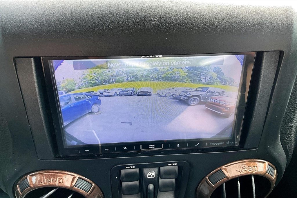 Used 2018 Jeep Wrangler Unlimited Sahara w/ Connectivity Group AWD/4WD image 15