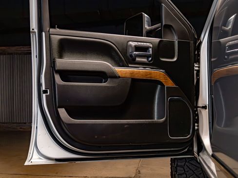 Used 2017 Chevrolet Silverado 2500 LTZ image 27