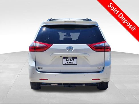 Used 2020 Toyota Sienna XLE w/ XLE Navigation Package AWD/4WD image 3