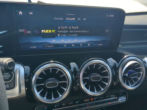 New 2024 Mercedes-Benz GLB 250 image 6