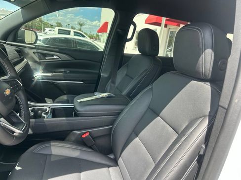 Used 2025 Chevrolet Traverse LT w/ Driver Confidence Package FWD image 6