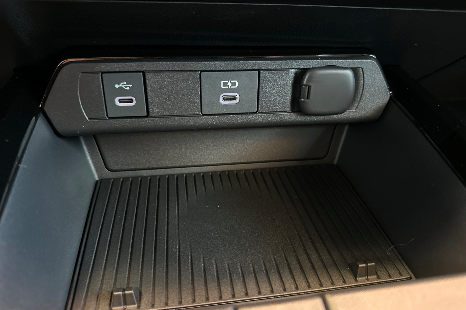 New 2027 Toyota Prius Plug-In Hybrid FWD image 33