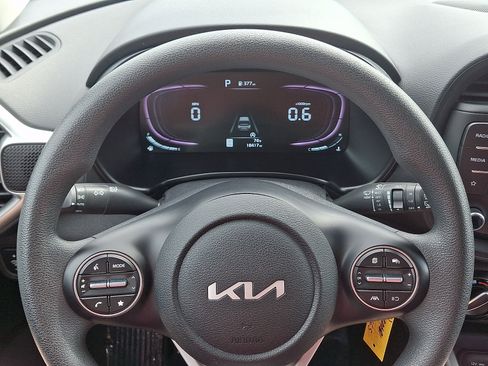 Certified 2025 Kia Soul LX w/ LX Technology Package FWD image 19