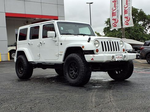 Used 2013 Jeep Wrangler Unlimited Sahara w/ Connectivity Group AWD/4WD image 4