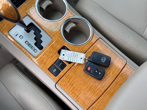 Used 2010 Toyota Highlander Limited AWD/4WD image 21