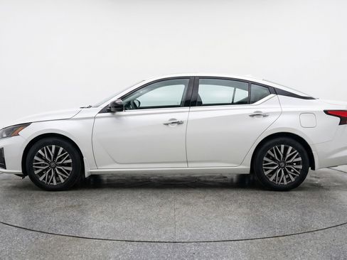Used 2025 Nissan Altima 2.5 SV FWD image 5
