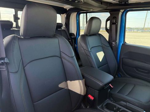 New 2026 Jeep Gladiator Sport image 23