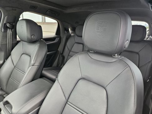 Used 2024 Porsche Cayenne S image 6