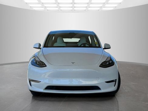 Used 2023 Tesla Model Y Long Range AWD/4WD image 2