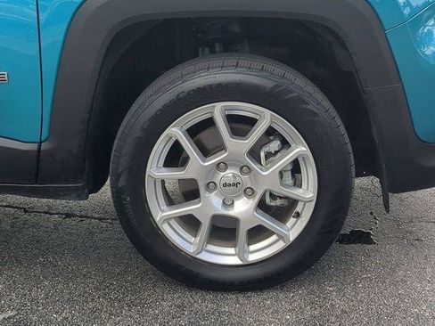Certified 2022 Jeep Renegade Latitude AWD/4WD image 11