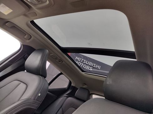 Used 2024 Volvo XC40 B5 Plus image 5