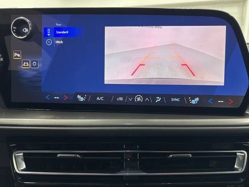 Used 2026 Chevrolet Traverse LT AWD/4WD image 17