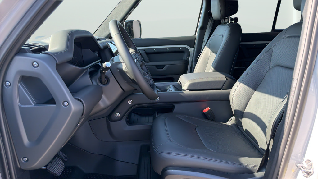 New 2026 Land Rover Defender 110 X-Dynamic SE AWD/4WD image 17