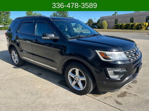 Used 2017 Ford Explorer XLT w/ Equipment Group 202A AWD/4WD image 7