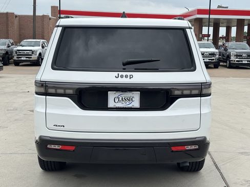 Used 2026 Jeep Grand Wagoneer Limited w/ Premium Group II AWD/4WD image 4