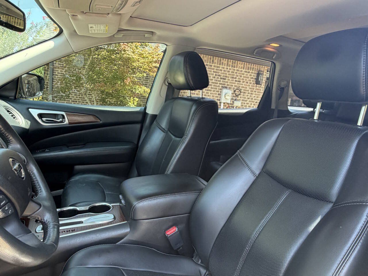 Used 2017 Nissan Pathfinder Platinum FWD image 11