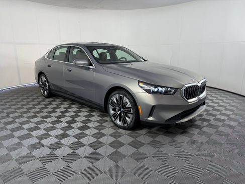 Used 2027 BMW 530i w/ Premium Package RWD image 7