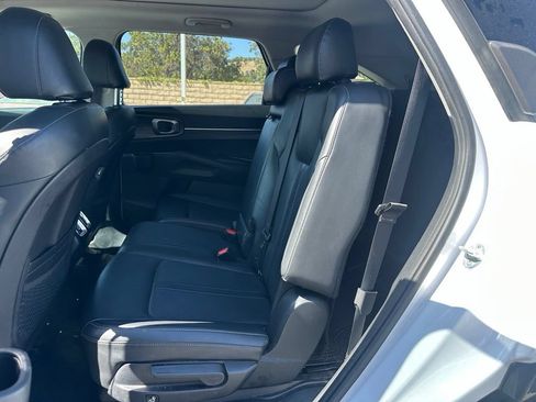 Used 2022 Kia Sorento S w/ Panoramic Sunroof Package FWD image 9