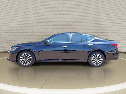 Certified 2025 Nissan Altima 2.5 SV FWD image 8