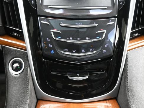 Used 2020 Cadillac Escalade Luxury w/ LPO, Radiant Package AWD/4WD image 23