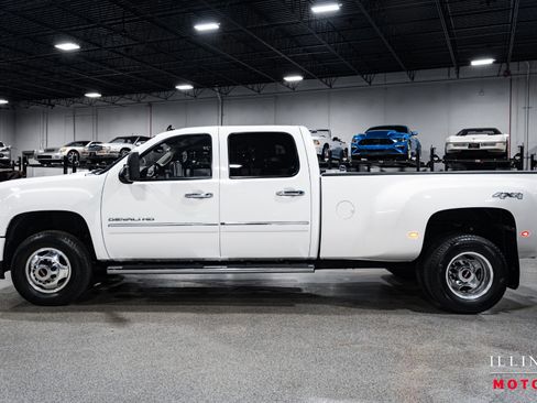 Used 2013 GMC Sierra 3500 Denali image 2
