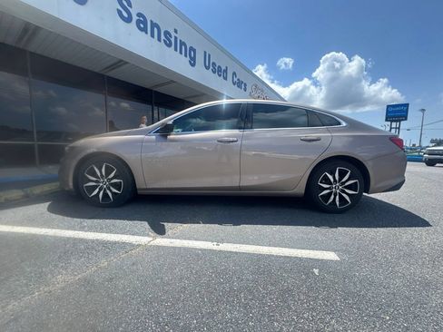 Used 2018 Chevrolet Malibu LT FWD image 2