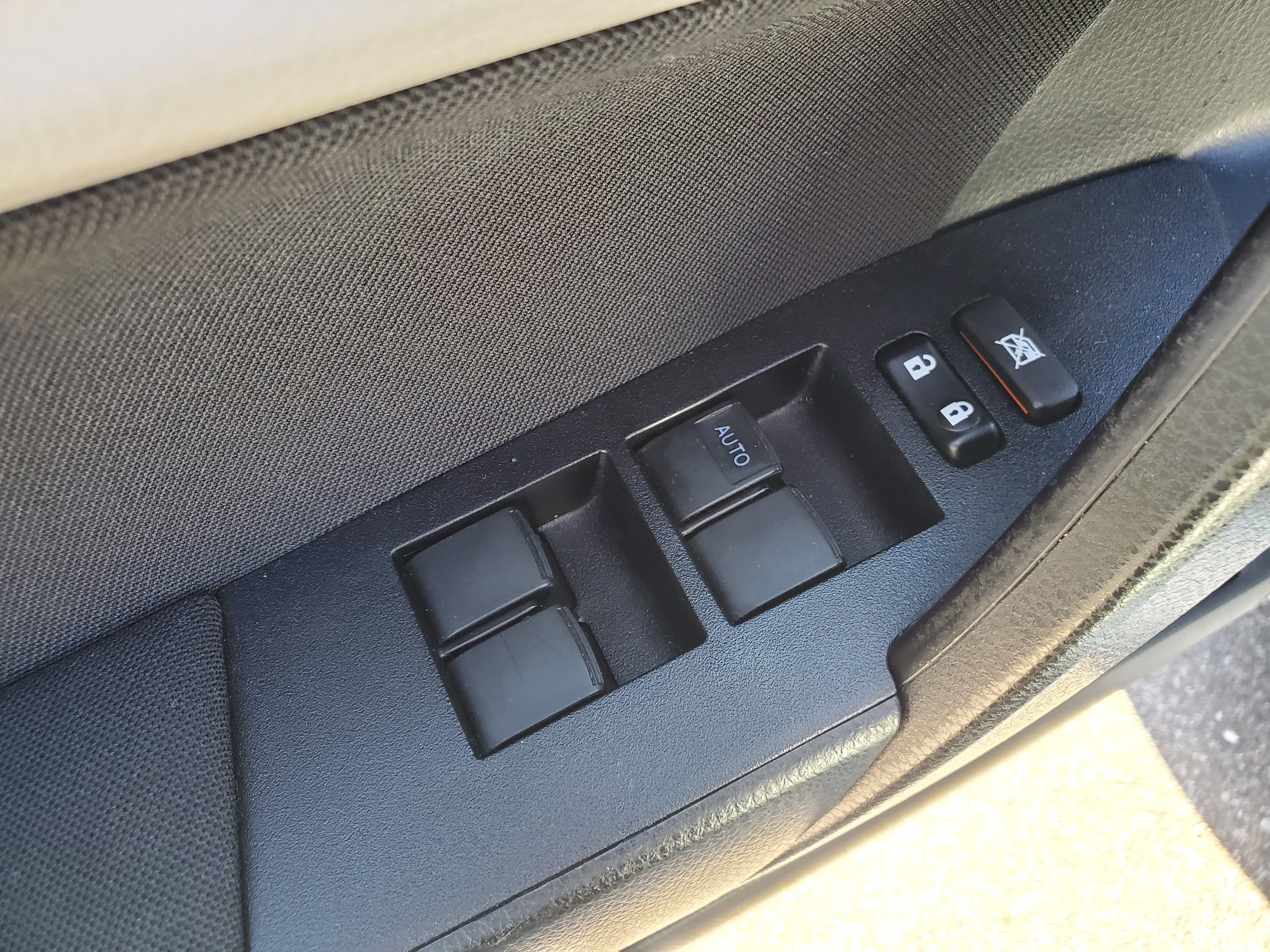 Used 2018 Toyota Corolla LE FWD image 24