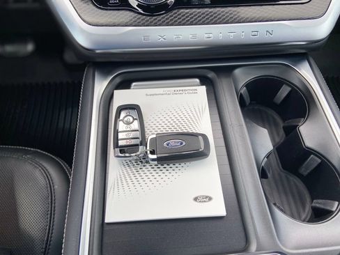 Used 2025 Ford Expedition Max Platinum w/ Stealth Performance Package AWD/4WD image 39