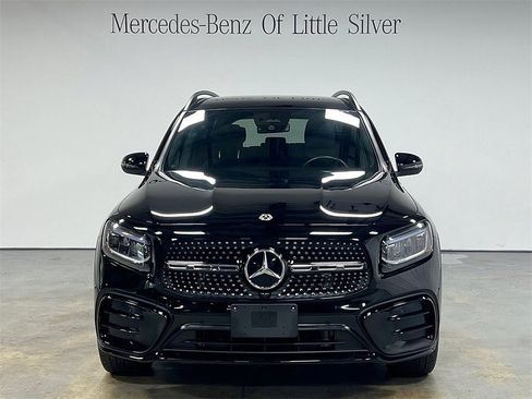 Used 2025 Mercedes-Benz GLB 250 4MATIC image 9