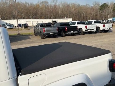 Used 2023 Jeep Gladiator Overland image 12