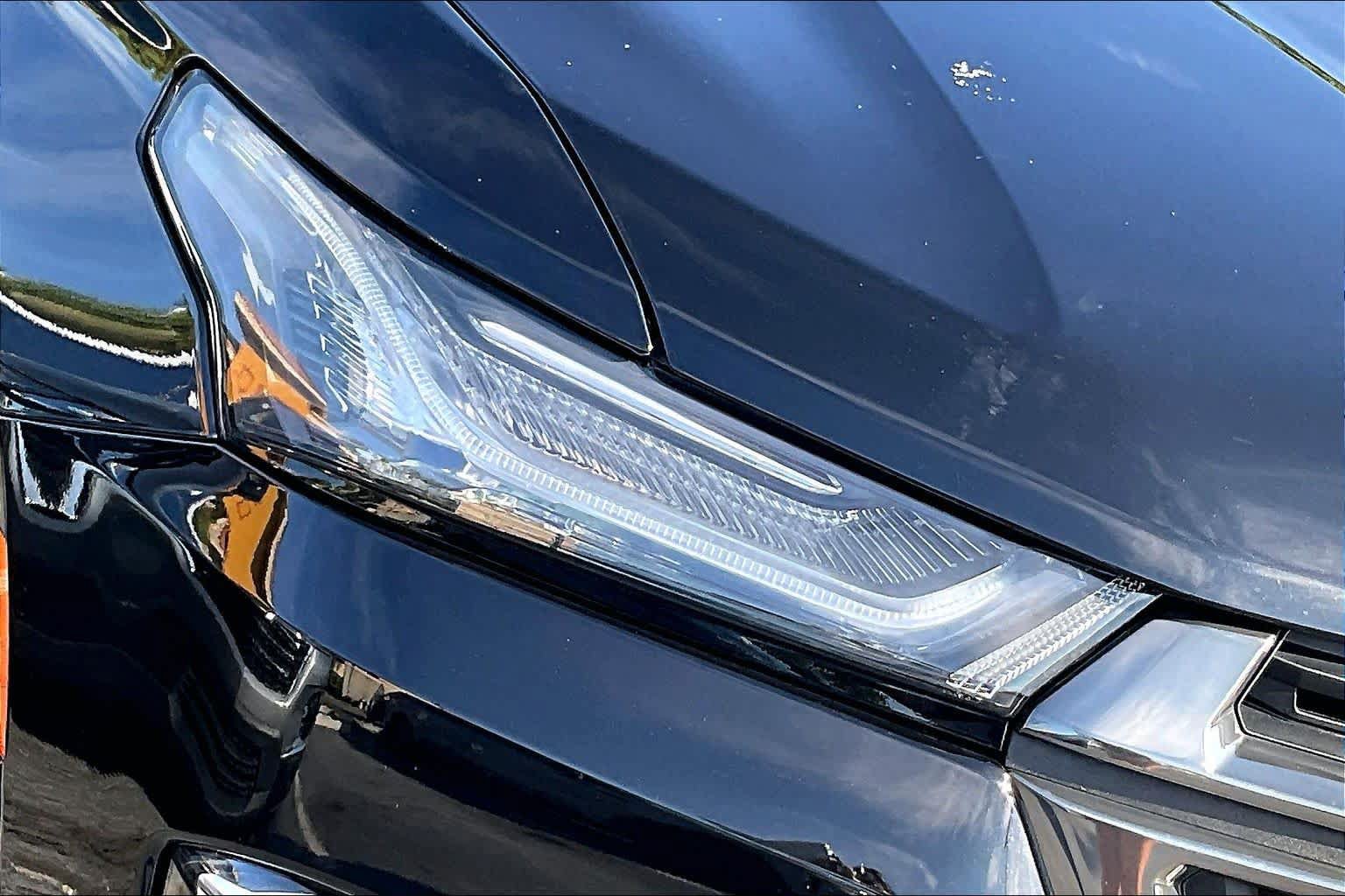 Used 2023 Chevrolet Traverse LT FWD image 28