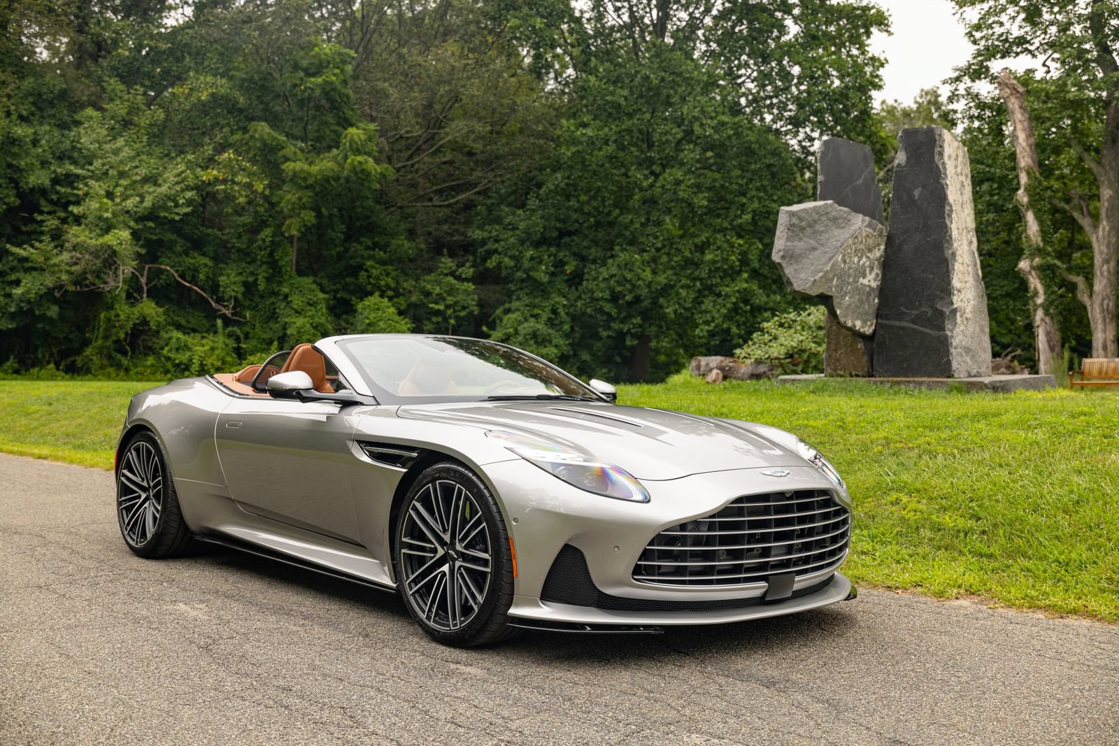Used 2024 Aston Martin DB12 Convertible RWD image 3
