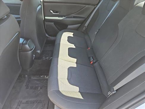 Used 2025 Hyundai Elantra SE image 23