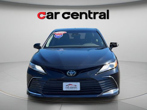 Used 2021 Toyota Camry XLE w/ Navigation Package AWD/4WD image 8