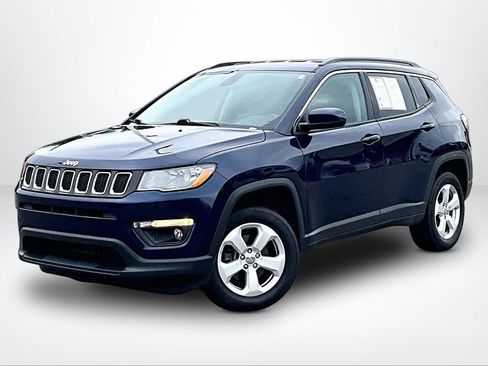Used 2019 Jeep Compass Latitude w/ Cold Weather Group AWD/4WD image 2