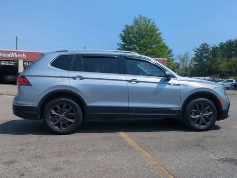 Used 2022 Volkswagen Tiguan SE FWD image 9
