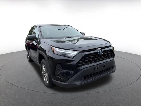 Used 2024 Toyota RAV4 LE AWD/4WD image 3