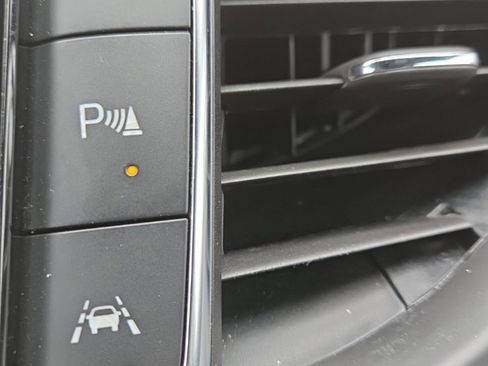 Used 2024 Buick Enclave Premium image 36