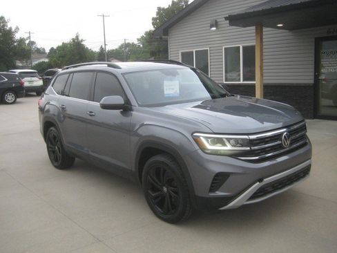 Used 2022 Volkswagen Atlas SE AWD/4WD image 2