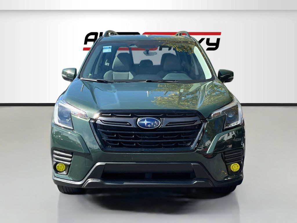 Used 2022 Subaru Forester Limited AWD/4WD image 2