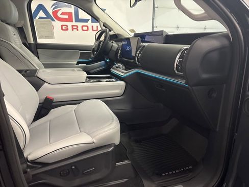 New 2026 Ford Expedition Platinum image 39