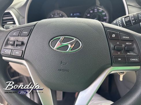 Used 2021 Hyundai Tucson SE image 3
