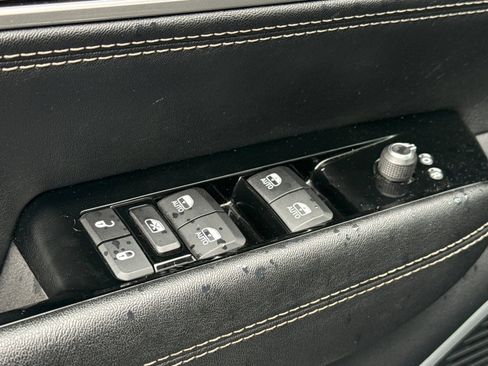 Used 2024 Jeep Wagoneer L Series II w/ Flexible Seating Group RWD image 13