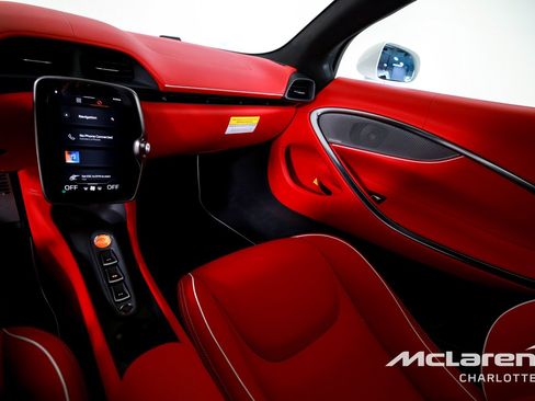Used 2025 McLaren Artura RWD image 15
