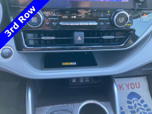 Used 2024 Toyota Highlander Limited image 27