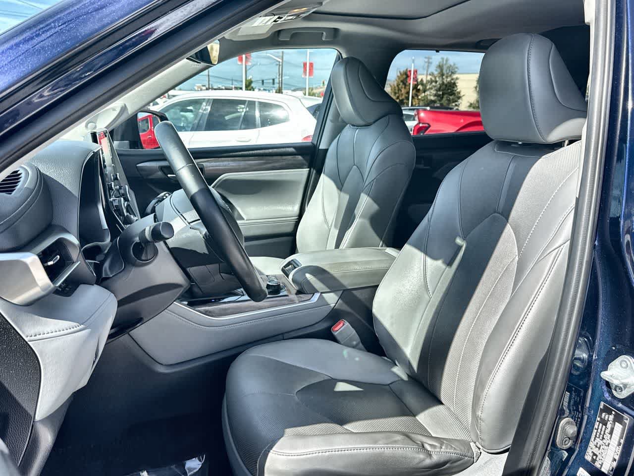 Used 2021 Toyota Highlander Limited AWD/4WD image 11