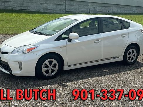 Used 2015 Toyota Prius Two FWD image 2